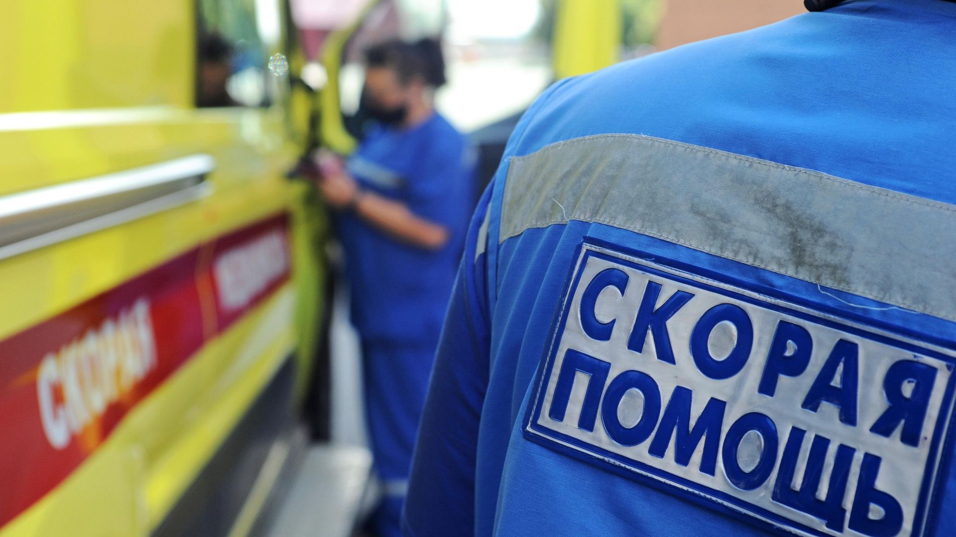 В Дагестане легковой автомобиль столкнулся с поездом, водитель погиб