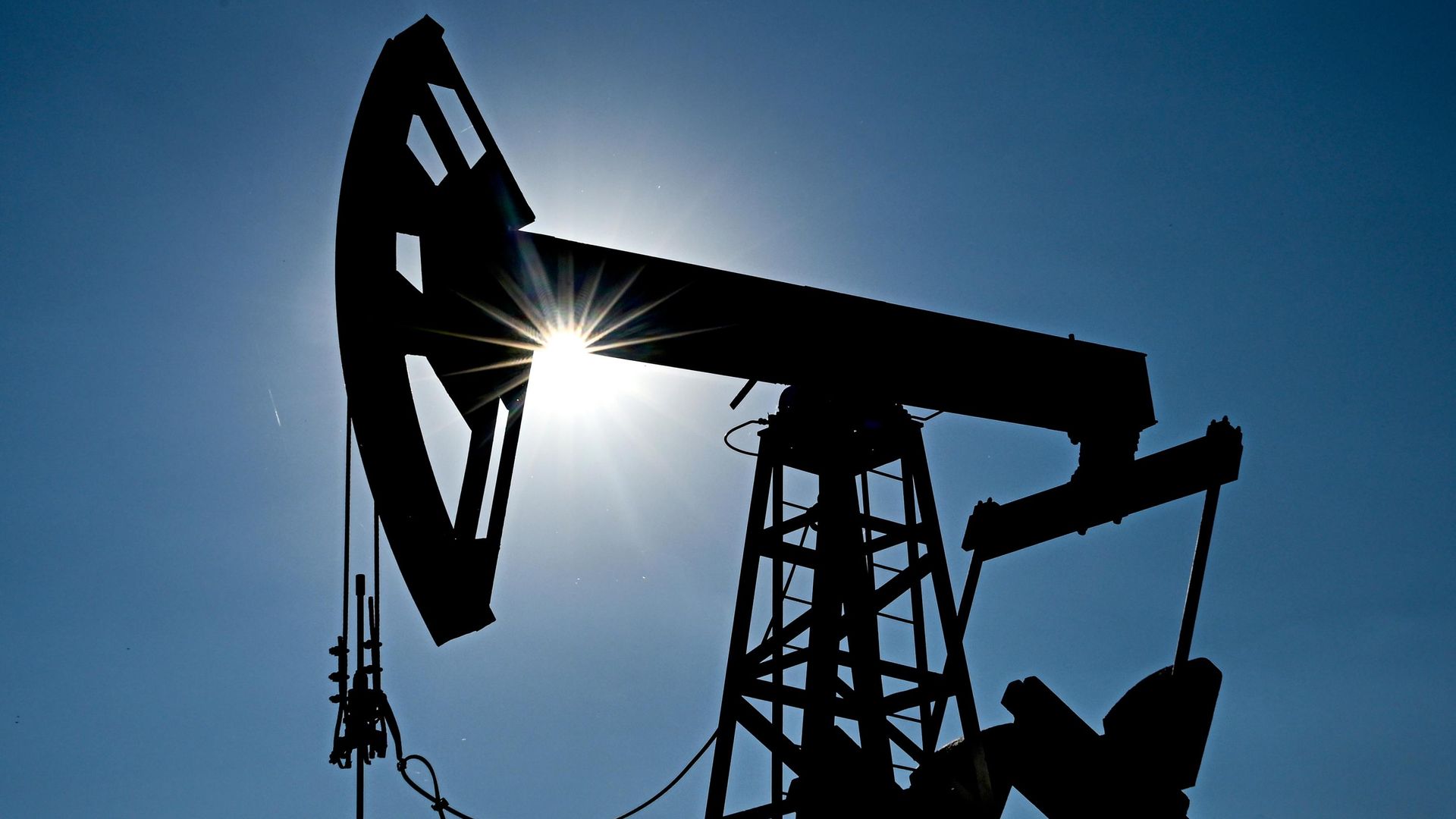 Стоимость нефти Brent превысила 107 долларов
